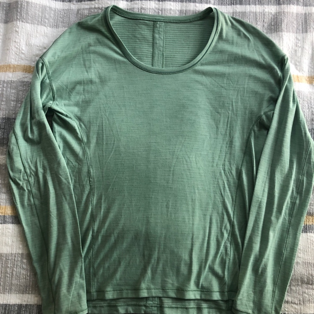 Lululemon Sweat Embrace LS shirt Size 8.  Worn 1x.